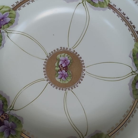 Vintage Bavarian Serving Bowl, white background with bouquets of purple violets! - Picture 4 of 6